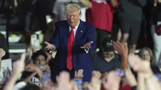 Americký súd rozhodol proti Trumpovi. Musí poslať milióny dolárov médiu, ktoré škrtol
