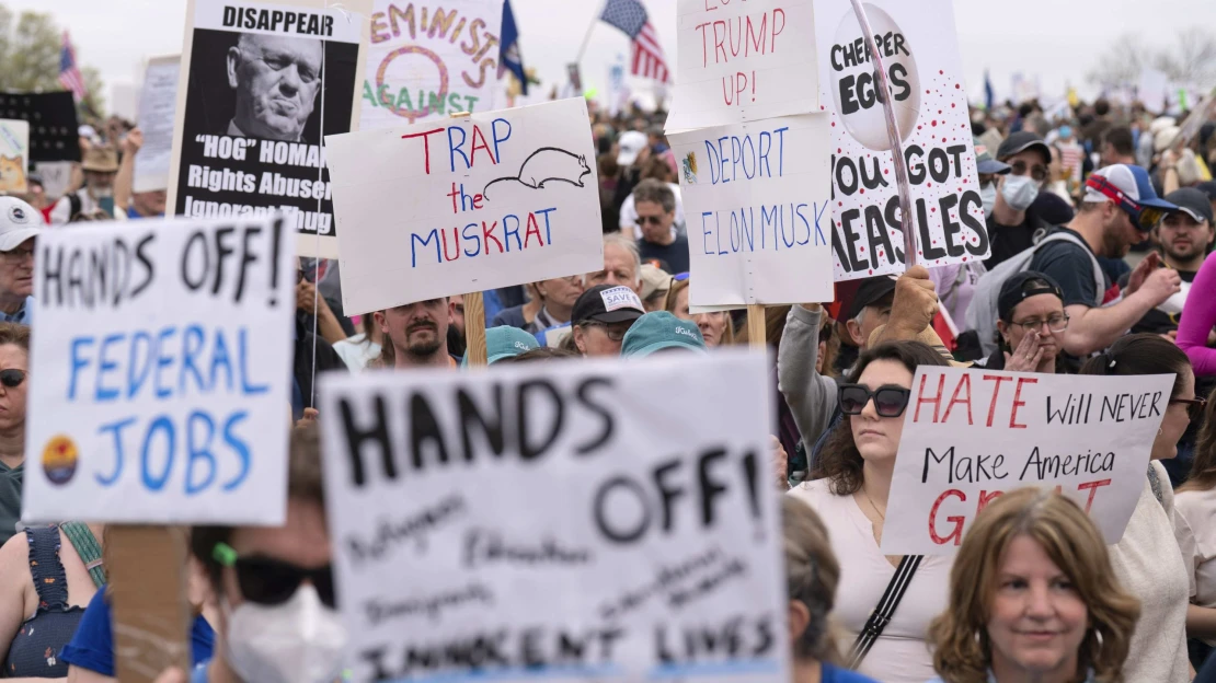 Ruky preč, Trump a Musk! 1 400 protestov a milióny ľudí, Amerika vyšla do ulíc