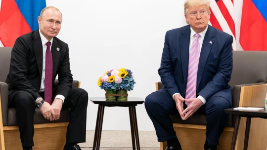 „Ak cena energií dostatočne klesne, Putin prestane zabíjať ľudí“ – tvrdí Trump