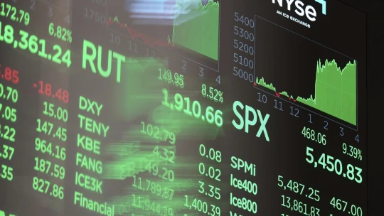 Americký akciový index S&P 500 v júli prekonal rekord, tento rok si pridal osem percent