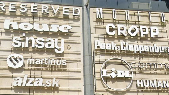 Biznis s módou na Slovensku narástol. V tieni čínskych trhovísk potichu rastie tržbami Primark