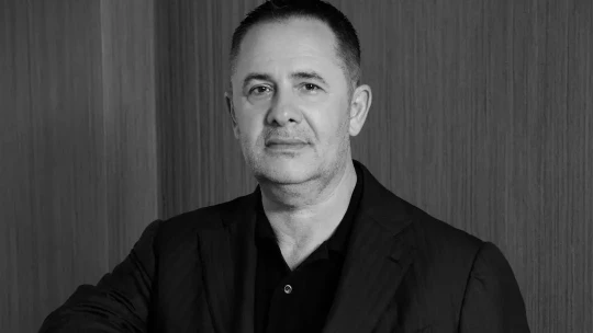 Albánsky miliardár Samir Mane: Utečenec, ktorý zbohatol a ovládol Balkán