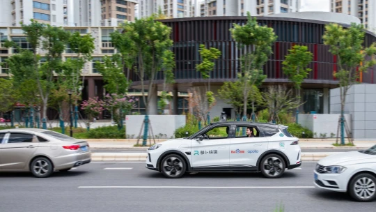 Čínske robotické taxíky prichádzajú do Európy. Lyft spája sily s Baidu