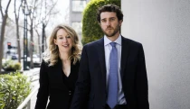 Legendárna podvodníčka to skúša znova. Partner Elizabeth Holmes zháňa investorov na testy z krvi
