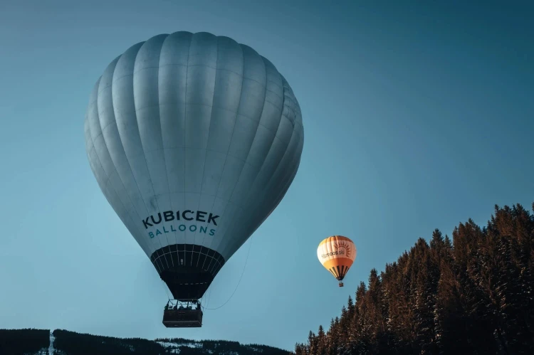 Komunisti im zakázali podnikať. Nevzdali to a ich teplovzdušné balóny dnes ovládajú svet_1