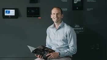 Od ústrední k smart zámkom: Firma troch kamarátov dobýja svet ako Tesla medzi interkomami