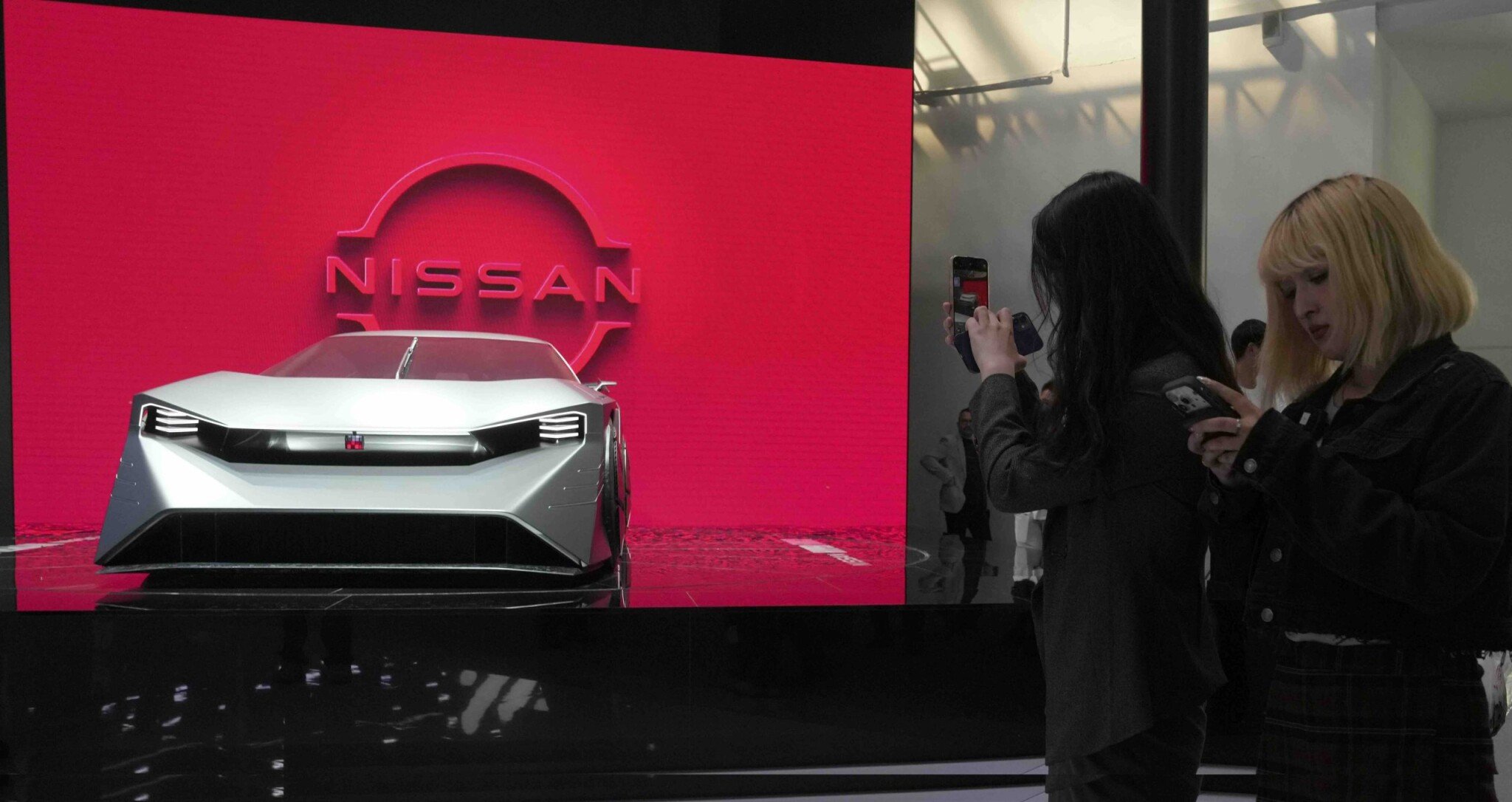 Ako končia obry. Nissan sa chcel stať gigantom, teraz bojuje o prežitie