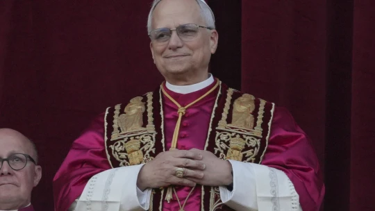 Vatikán šokoval svet. Nový pápež Lev XIV. je Američan z Peru, kardináli zvolili misionára