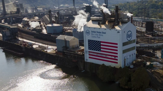 Oceliarsky megaobchod je opäť na spadnutie. Trump oznámil, že U. S. Steel a Nippon sa spoja