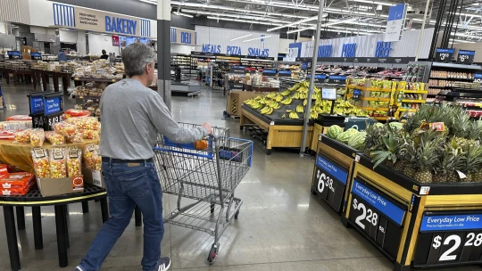 Američanov čakajú ťažké časy. Walmart ohlásil zdražovanie pre prepad zisku a dôsledky ciel