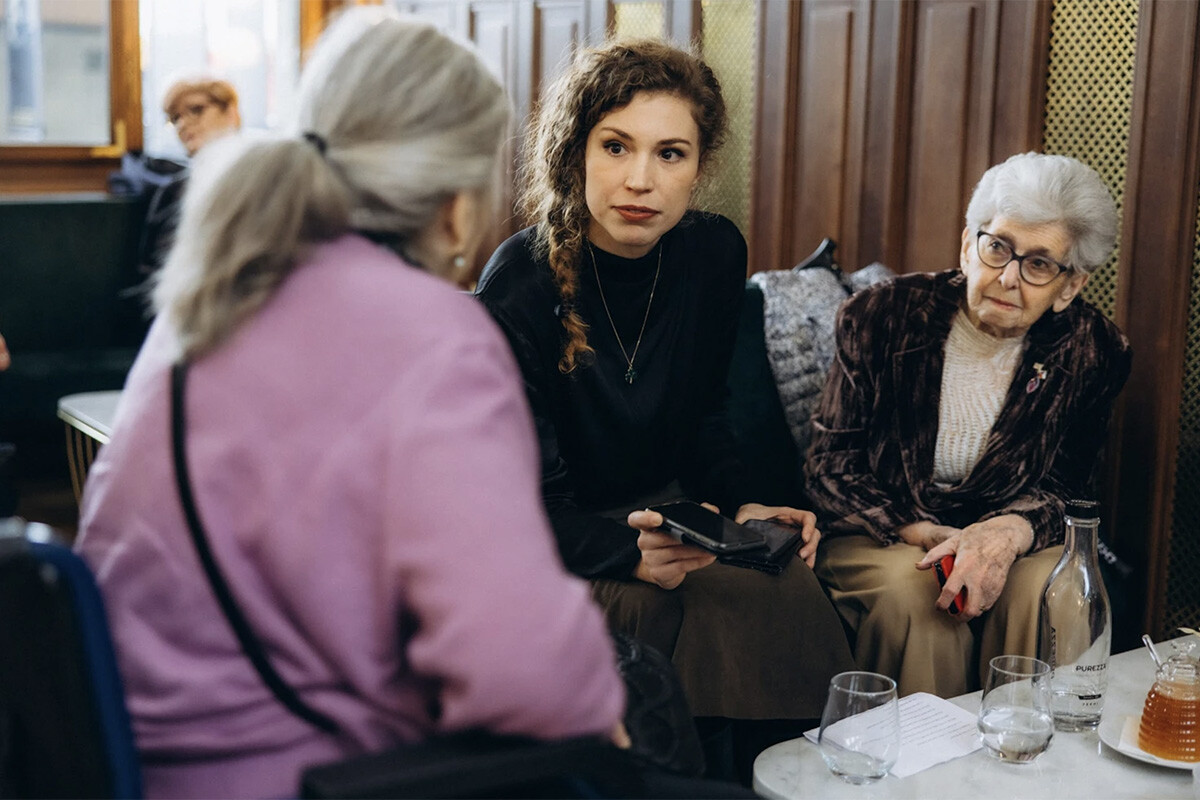 Zuzana Marešová (vľavo) a lady Milena Grenfell-Baines s autorkou článku (uprostred). Foto: Jan Berounský