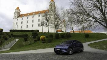 BYD vstupuje na náš trh aj cez futbalový šampionát EURO U21. Prvý showroom otvára už tento mesiac