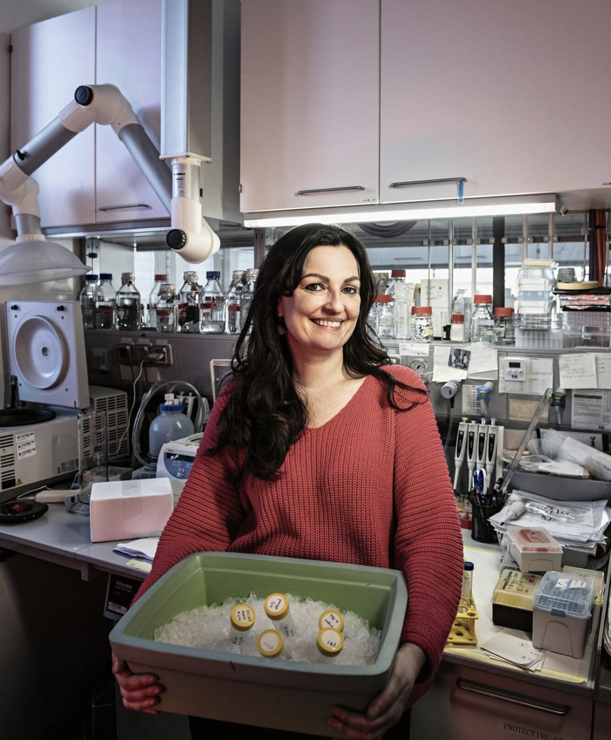 Biologička Zuzana Kečkéšová v laboratóriu