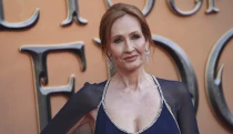 J. K. Rowling je znova miliardárka. Jej čarodejnícky svet odoláva aj bojkotu verejnosti