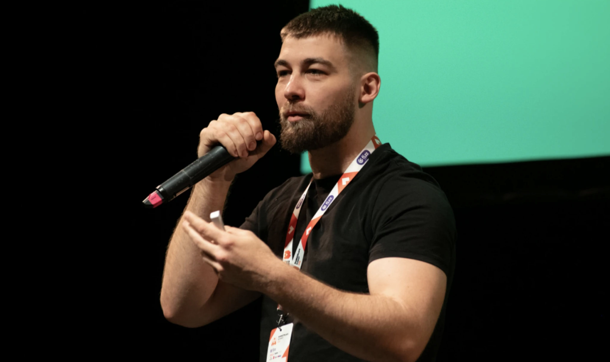Guru predajov z Amazonu: Temu berie vietor z plachiet tým, čo len lepili logo na tovar