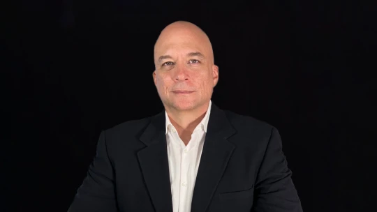 Investori by mali byť opatrní. Ekonomiku zasiahne viacero šokov, hovorí známy finančný stratég