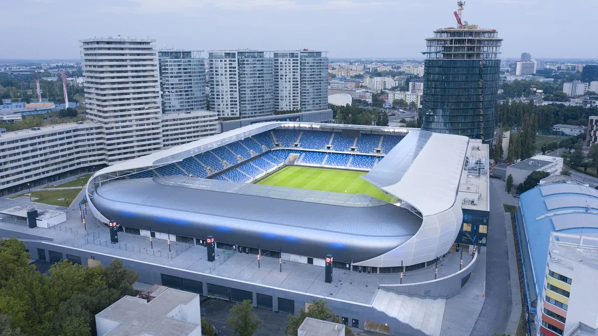 Kmotrík sporne postavil štadión. Pochválil sa, ako sa jeho aréna využíva