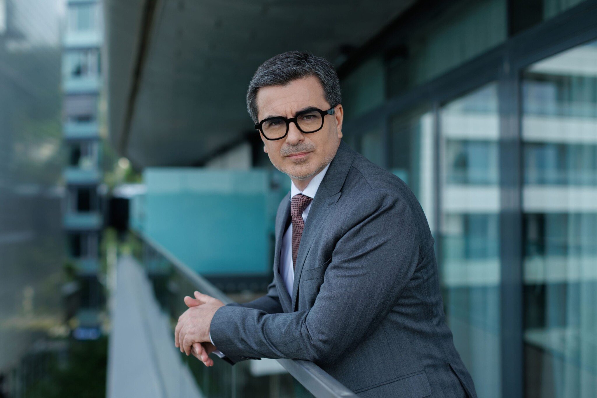 Pozeráme sa za hranice práva a klientom ponúkame stratégiu, hovorí advokát Alexander Kadela