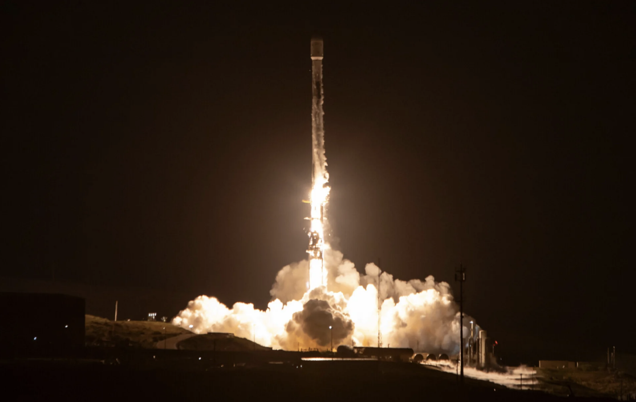 Štart SpaceX s družicou Lasar na palube