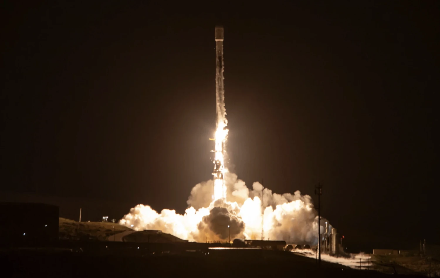 Mechazilla aj pristátie na plošine v oceáne. Pripomeňte si míľniky SpaceX