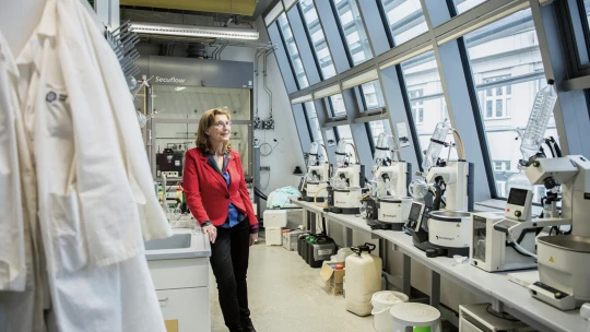 Najväčšia filantropka českej vedy: Luxus odmieta, zisky z lieku na AIDS investovala do večnej nadácie