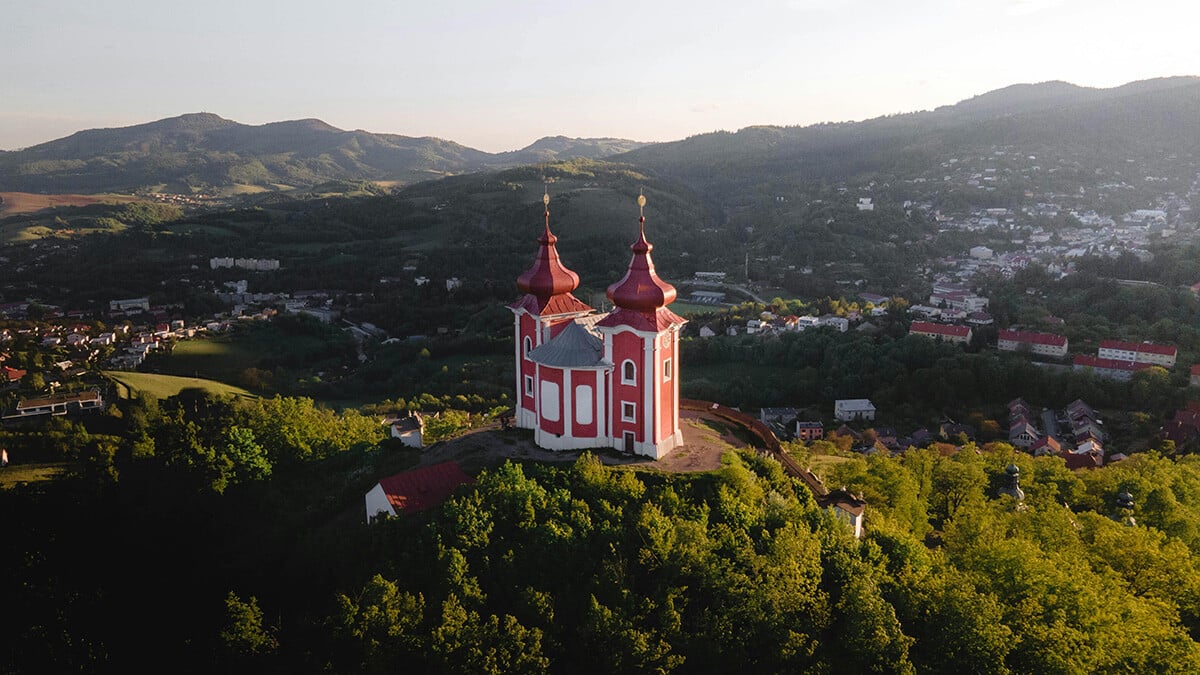 Dve pätiny obyvateľov Slovenska vlani dovolenkovali iba vo vlasti