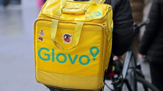 Najdrahšia donáška jedla, Delivery Hero a Glovo dostali megapokutu v stovkách miliónov za kartel