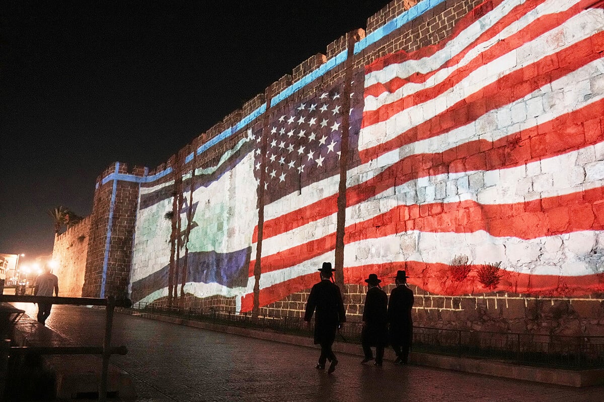 Trhy po americkom útoku na Irán reagujú miernym poklesom. Výnimkou je izraelský index