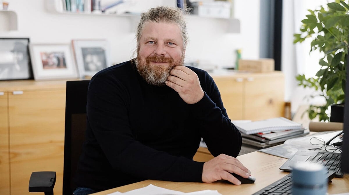 Keď sa ľudia nezhodnú, vzniká pokrok, hovorí miliardár, ktorého psie krmivo dobýva Európu