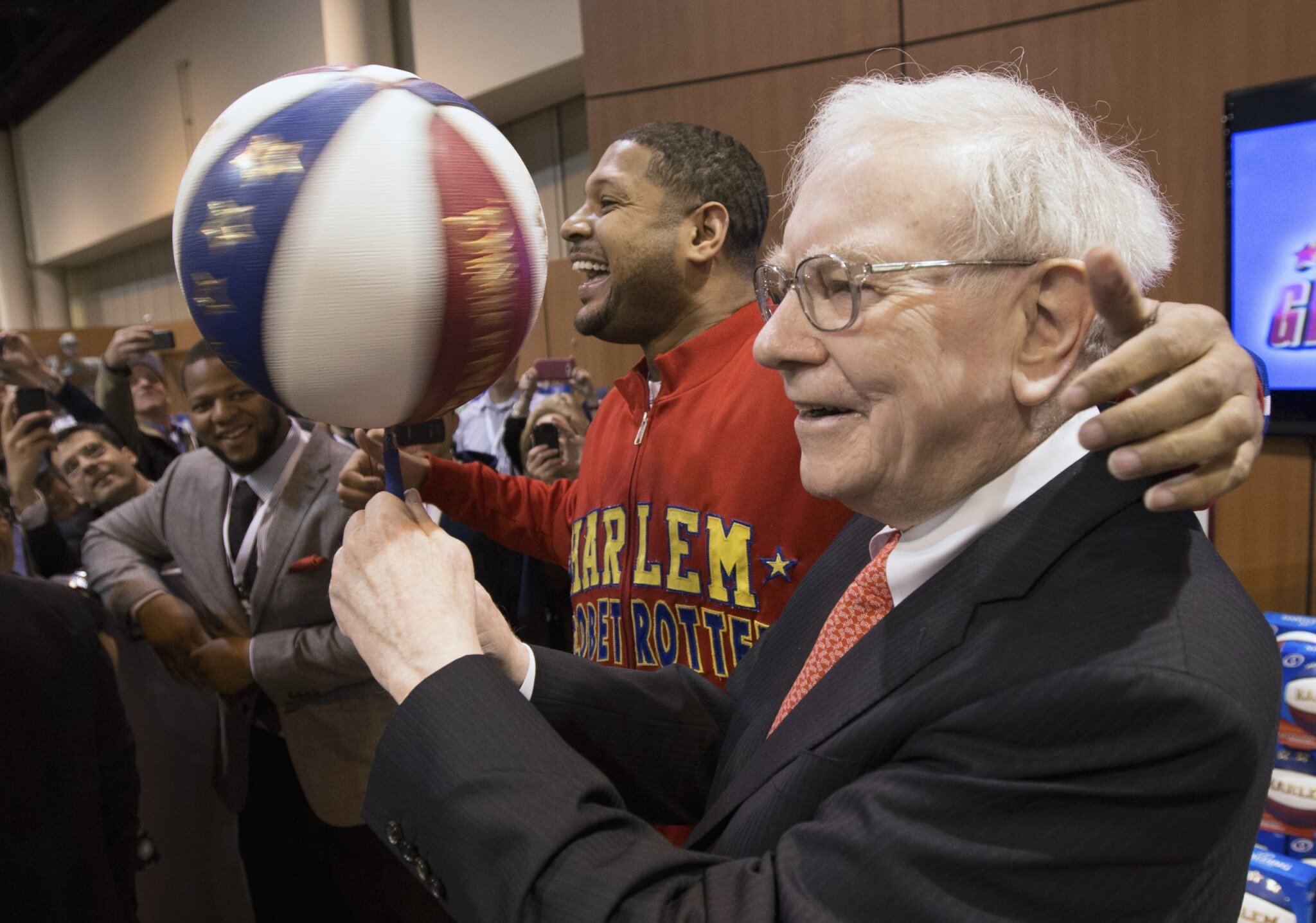 Warren Buffett prekvapuje. Ako si neznáma krajčírka získala absolútnu vernosť najslávnejšieho investora