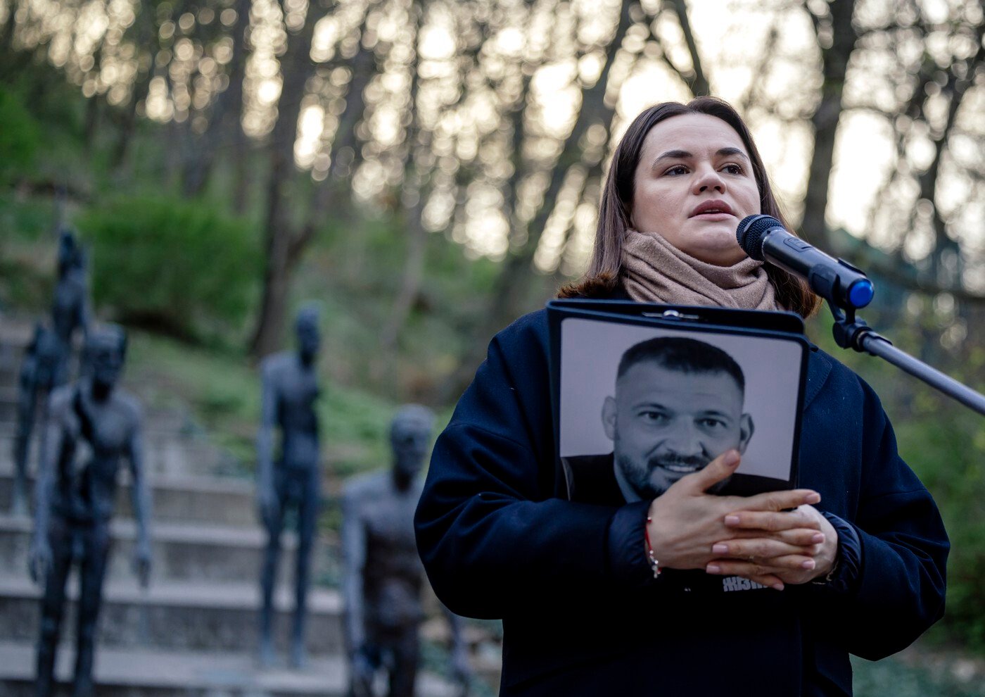 Bielorusko prepustilo 14 politických väzňov, medzi nimi aj novinárov