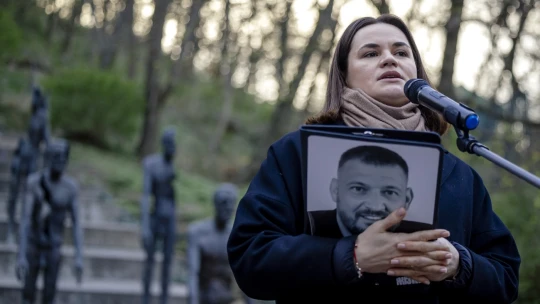 Bielorusko prepustilo 14 politických väzňov, medzi nimi aj novinárov