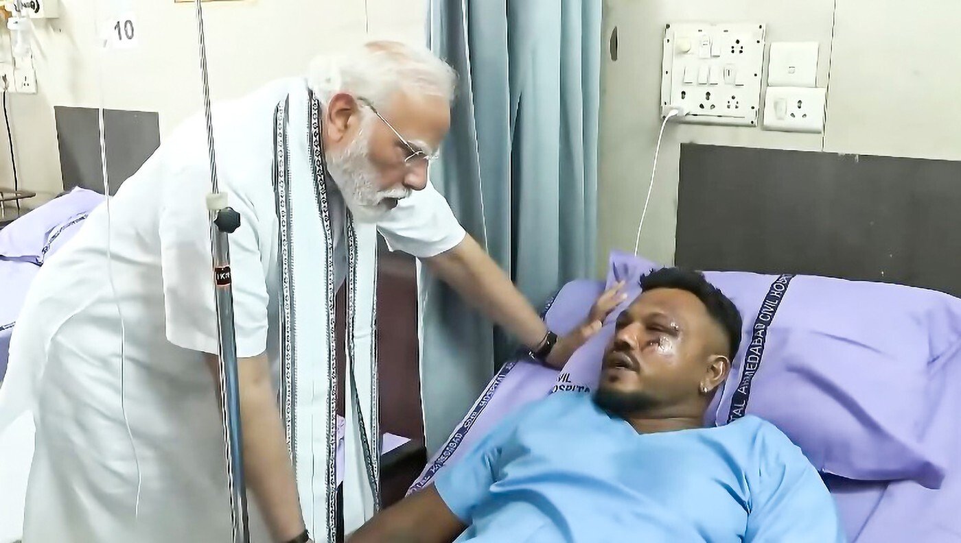 Stroj plával vzduchom, potom prišiel náraz a teplo, opisuje muž, ktorý prežil pád lietadla Air India