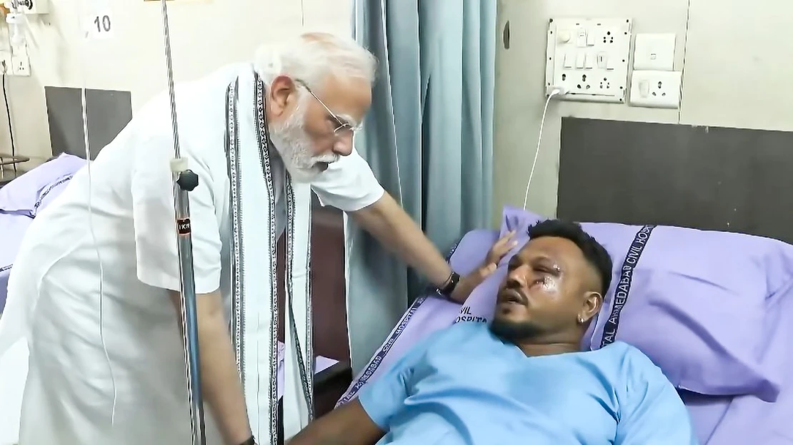 Stroj plával vzduchom, potom prišiel náraz a teplo, opisuje muž, ktorý prežil pád lietadla Air India