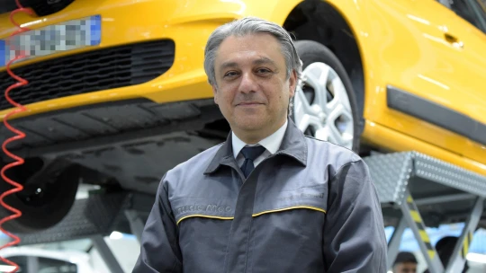 CEO známej automobilky odstúpil. Ide zachrániť potápajúcu sa skupinu