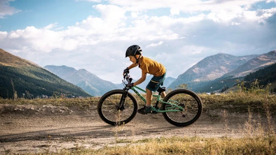 Bicykle pre deti sa im zdali príliš ťažké. Ich dizajnové bajky sa stali hitom