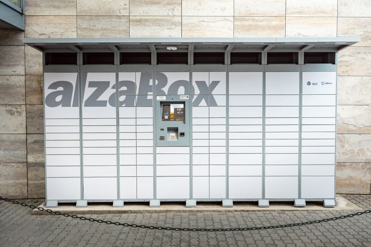 Kým iné e-shopy krachujú, Alza narástla už na pol miliardy eur. Aký je jej recept na úspech?