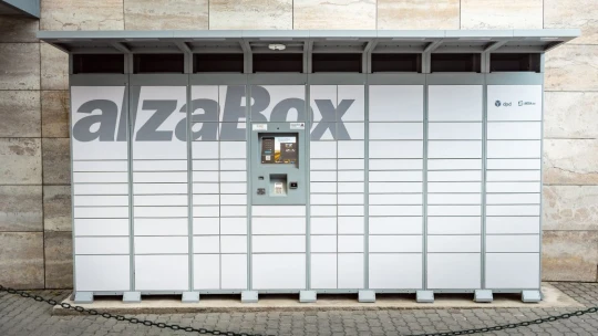 Kým iné e-shopy krachujú, Alza narástla už na pol miliardy eur. Aký je jej recept na úspech?