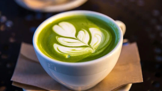 Zelený fenomén, ktorý pobláznil svet a vystrelil ceny nahor. Klame matcha zákazníkov?