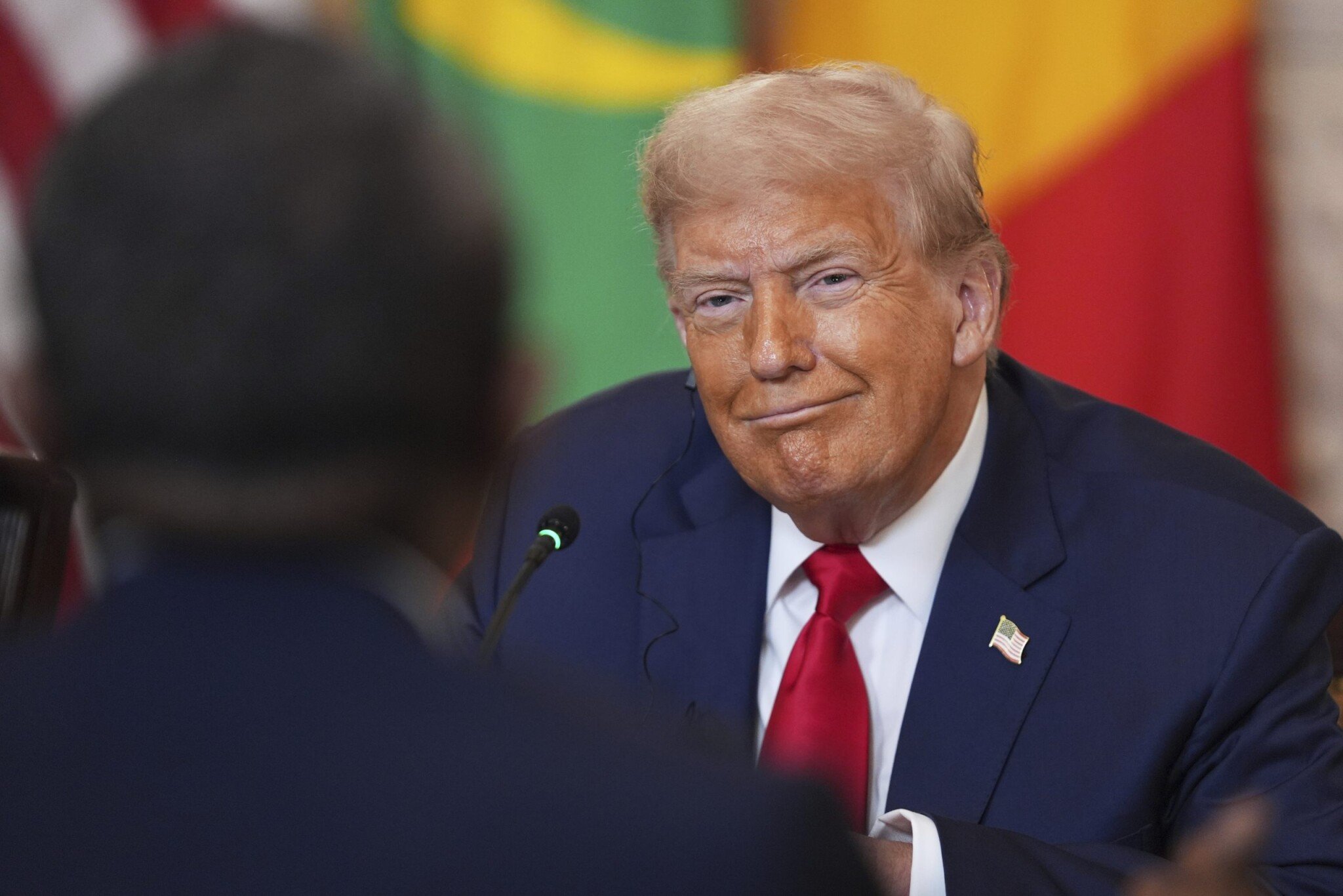 Trump testuje hranicu bolesti, presadzuje na všetok tovar z EÚ minimálne clo 15 až 20 percent