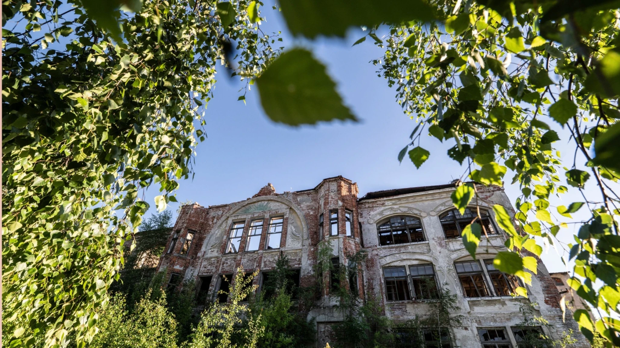 Vyrábali sa v nej aj lustre pre hotel Waldorf Astoria. Ruina Eliáška má zase nádej