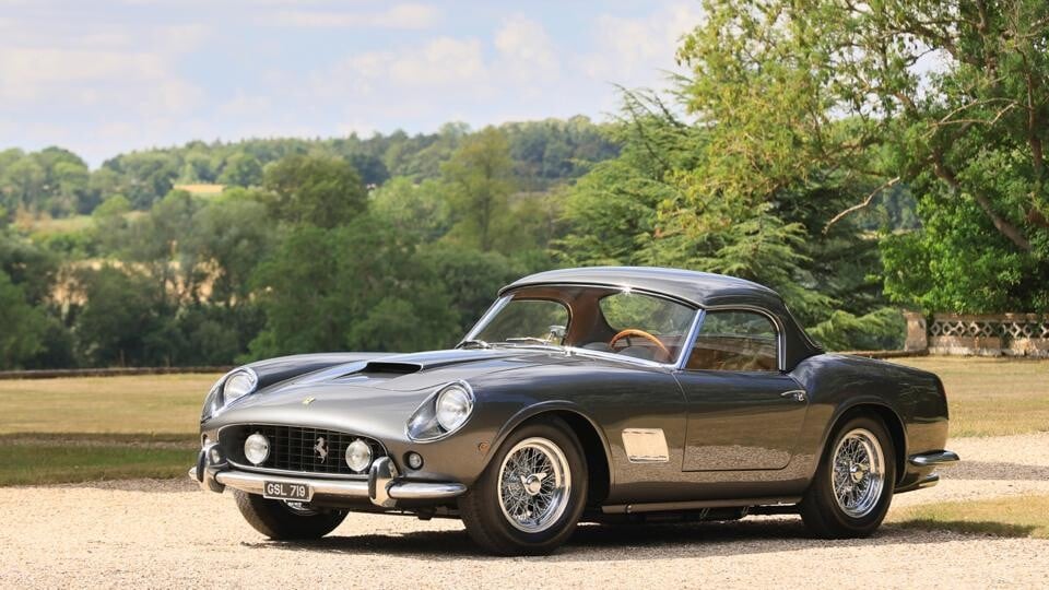 Ferrari posúva do dražby auto z roku 1961. Cena unikátu môže presiahnuť 20 miliónov