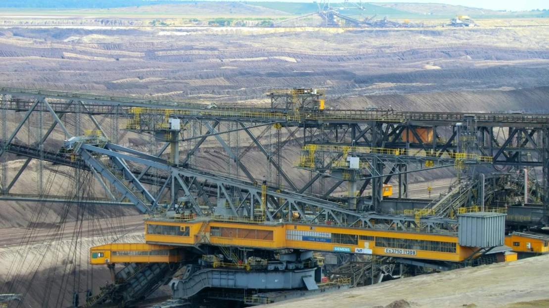 Čínsky vývoz kovov vzácnych zemín rastie. Pri dvoch kritických sa však prudko prepadol