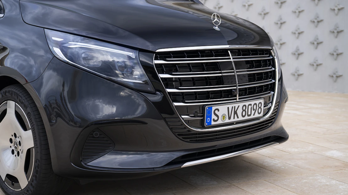 Mercedes-Benz zdvojnásobil kapacitu závodu v Maďarsku. Investoval miliardu eur, vyrábať tam bude aj elektrickú triedu C