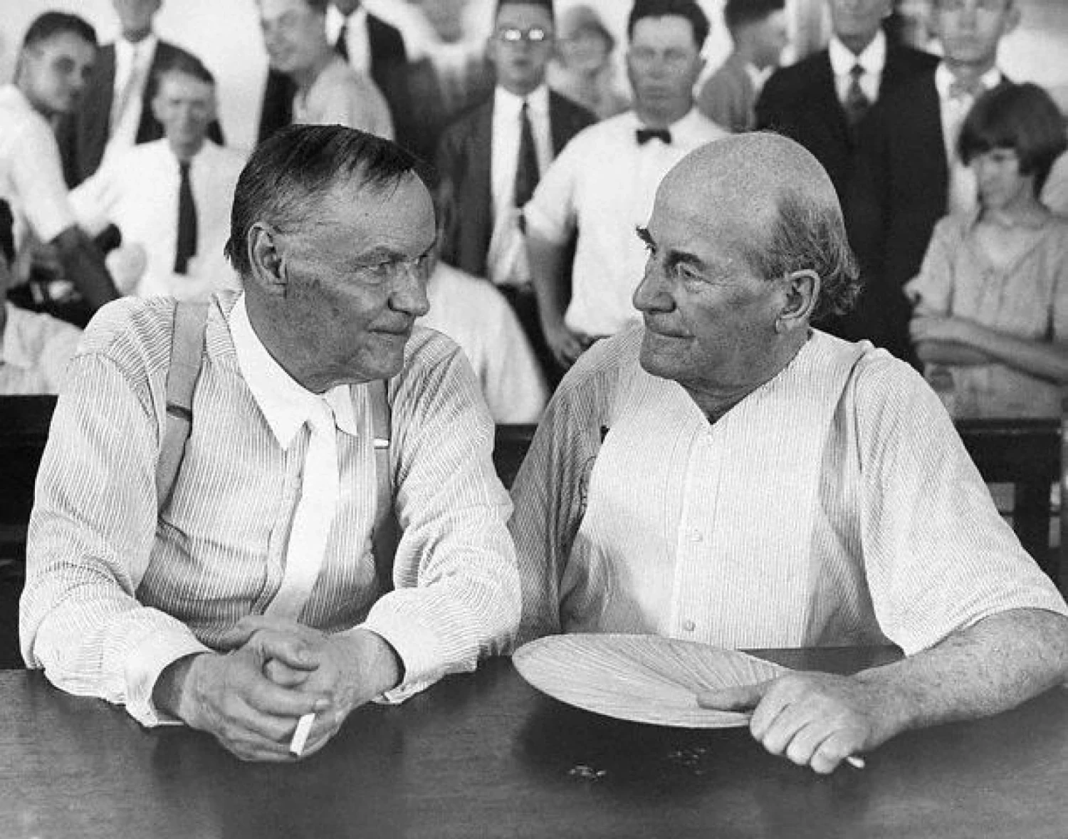 Právnici Clarence Darrow (vľavo) a William Bryan proti sebe stáli behom Opičieho procesu. Foto: Wikipedia Commons, voľné dielo