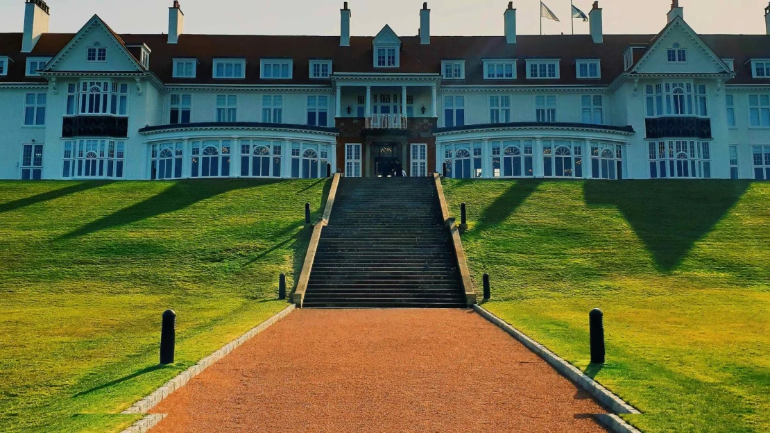 Deň D pre clá? Trump sa na svojom zámku stretáva s von der Leyenovou, prídu aj jeho ľudia