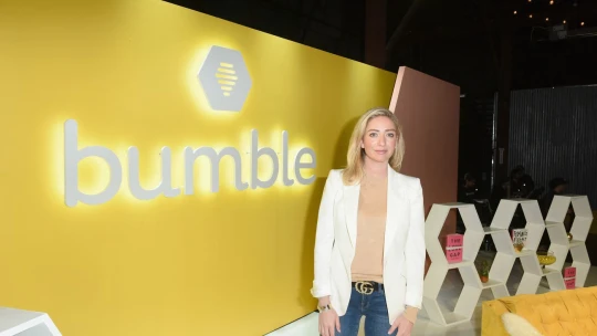 Lady Bumble. Vymyslela názov pre Tinder a prerazila vo svete, ktorý ovládajú muži