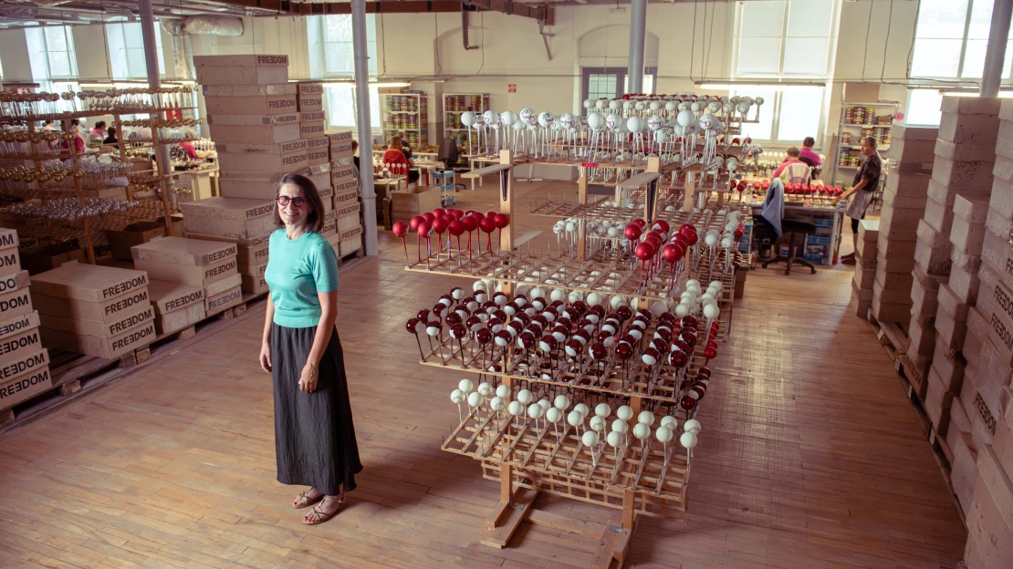 Rodina z Kysúc vyrába čaro Vianoc. Ich ozdoby zdobia stromčeky na štyroch kontinentoch