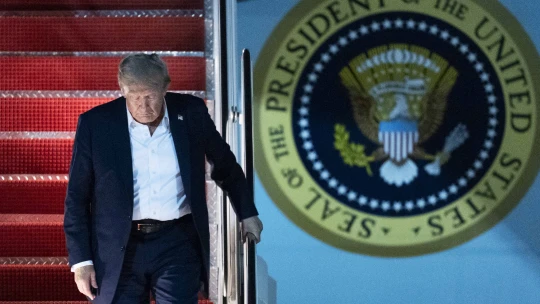 Dlhoočakávané rokovanie prezidentov USA a Číny trvalo necelé dve hodiny. Trump zníži clá o desať percent