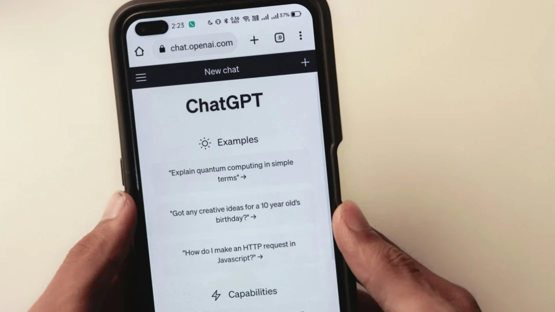 „Stratil som blízkeho priateľa.“ Ako používatelia ChatGPT smútia za staršími verziami